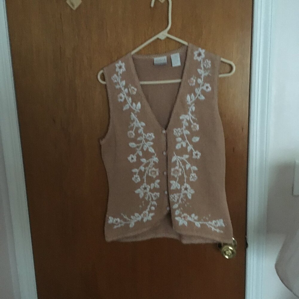 Sellecca Floral Embroidered V-Neck Sweater Vest